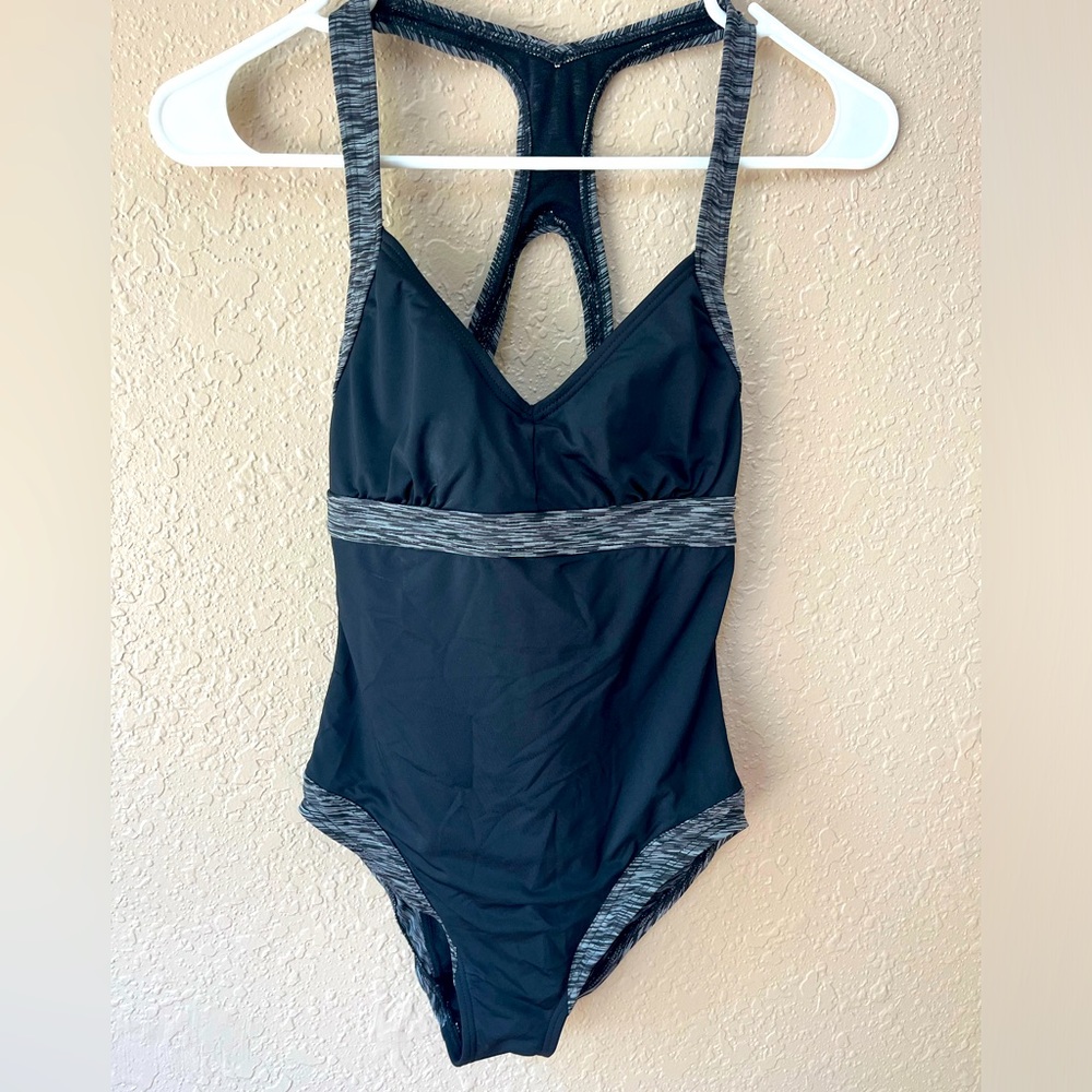 Womens TYR Swimsuit Black w/Gray Trim Sz XS (0/2) Worn Twice Like New Condition